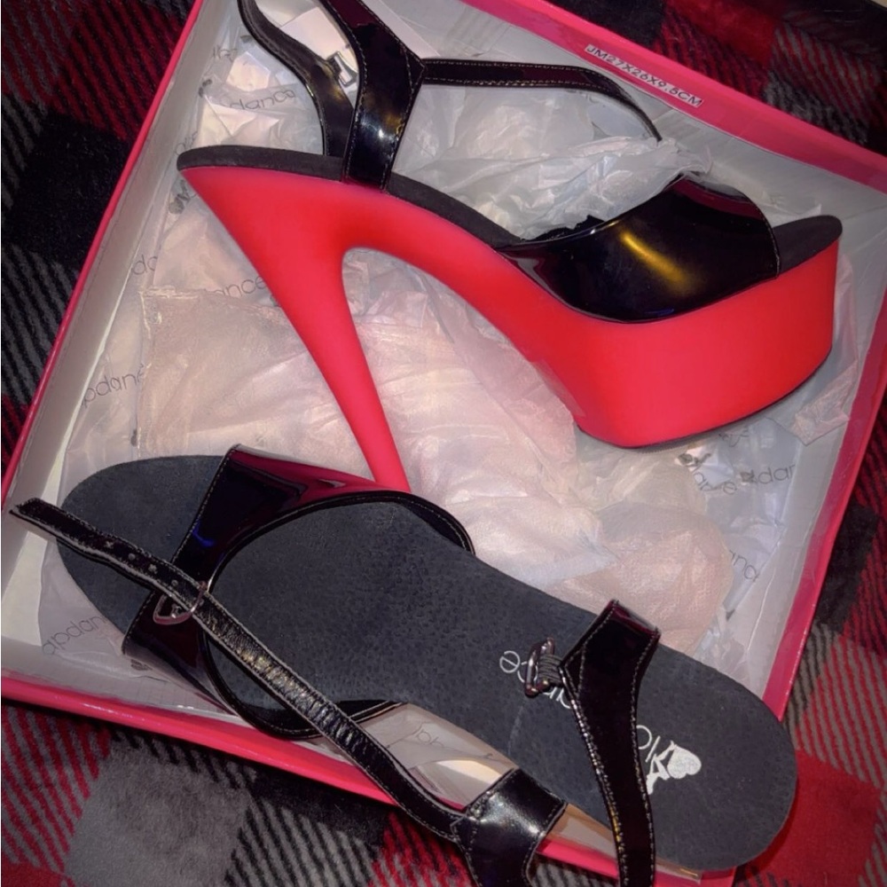 Women’s 6 Inch Platform UV Glow Heels! Brand New! Only Worn 1x For Pictures!